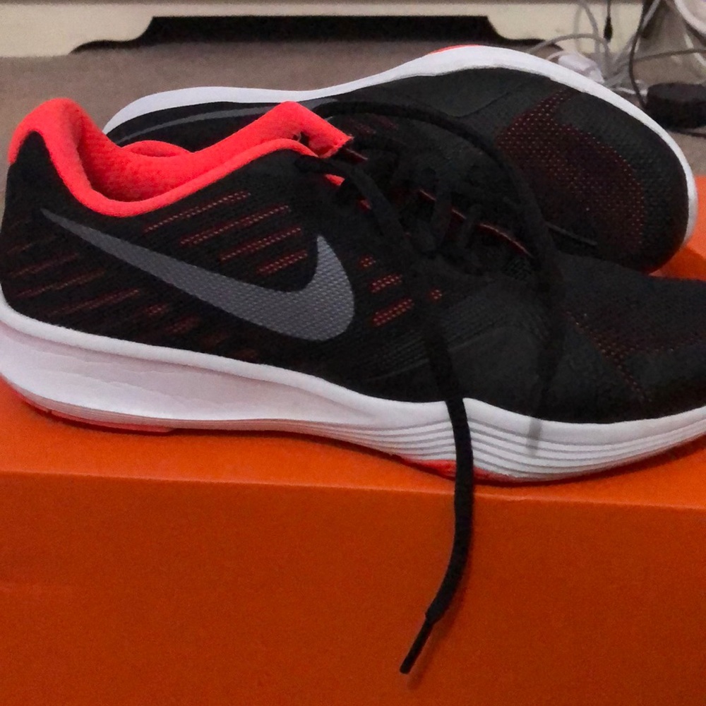 Women’s Nike city trainer